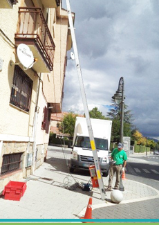 Mudanzas Lázaro escalera elevadora 1